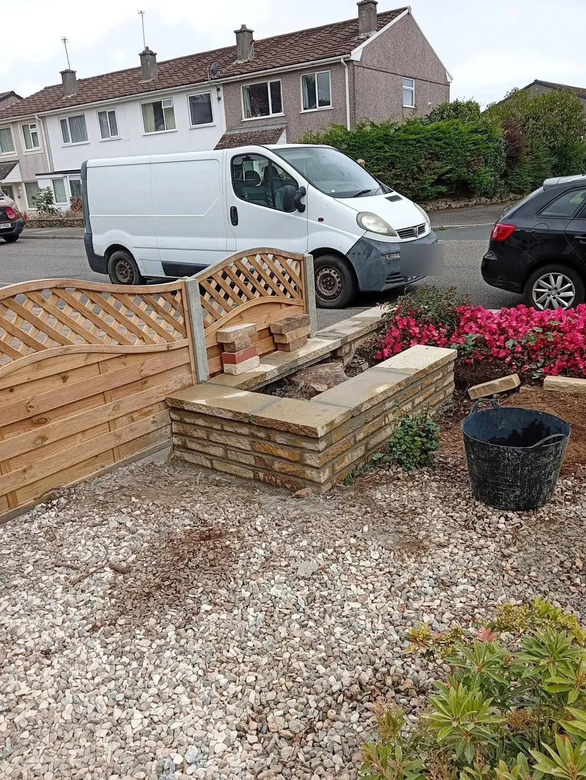 Planter and fencing on a front garden