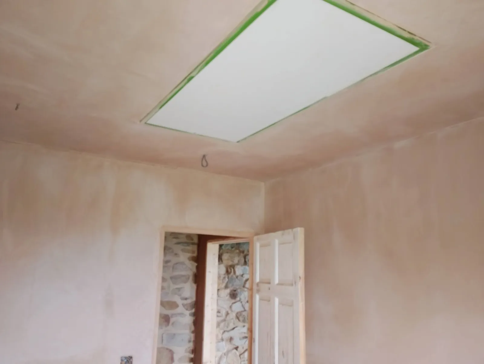 Room skimmed with a new skylight