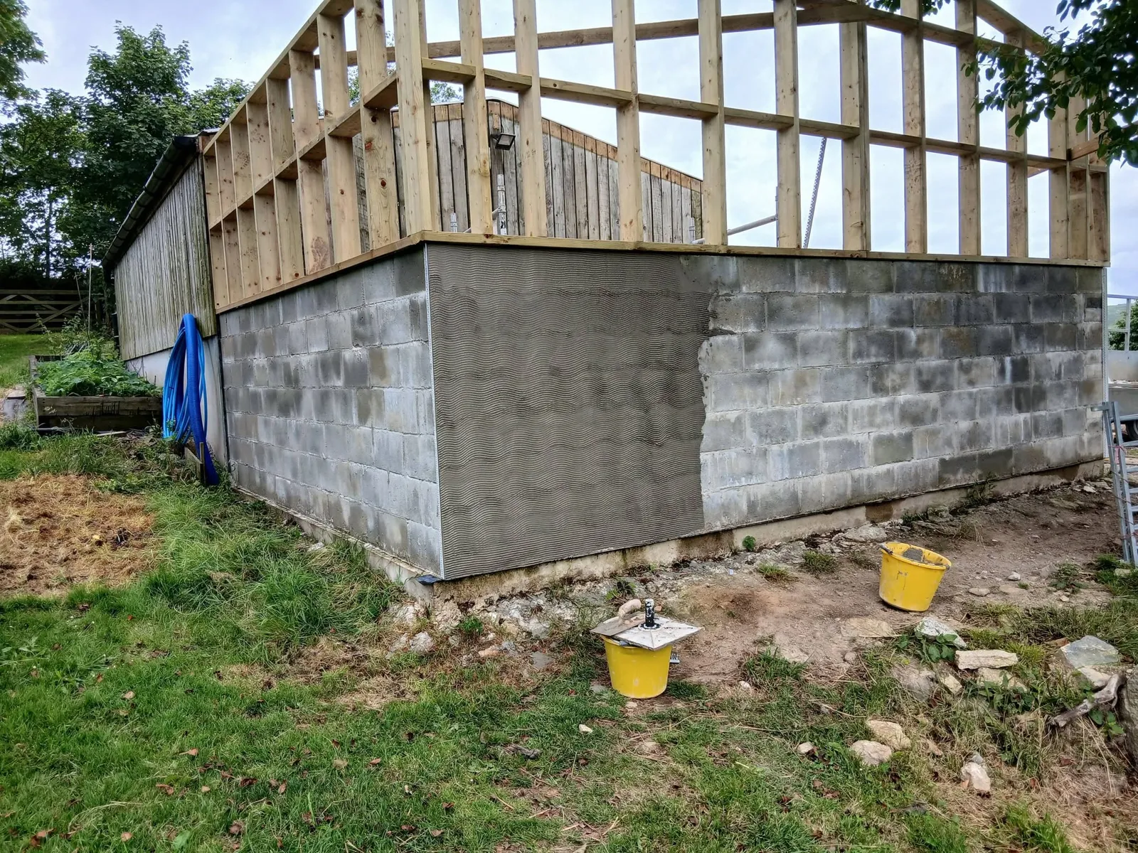 Extension blockwork going up